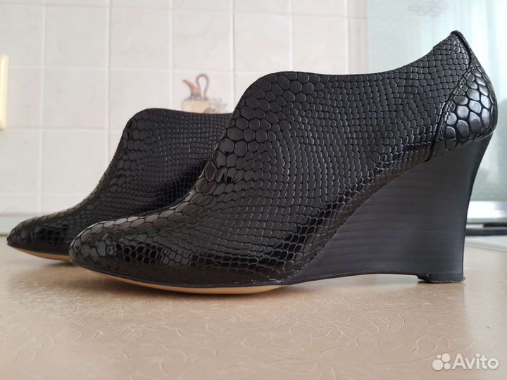 Ботильоны. Натуральная лаковая кожа. 40