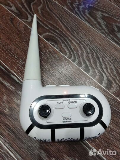 Игрушка робот с джойстиком управления