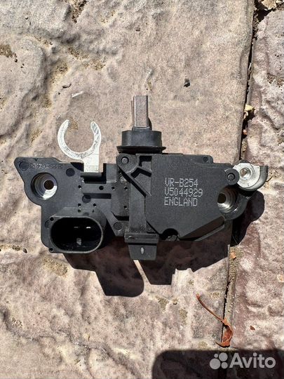 Регулятор напряжения для автомобиля