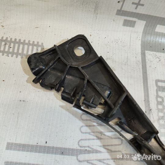 Кронштейн заднего бампера левый mercedes w212 рест