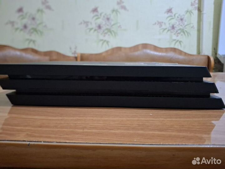 Игровая приставка ps4pro