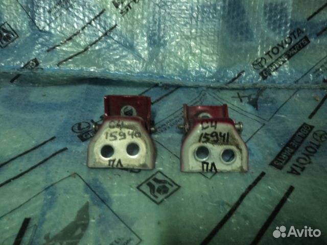 Петля передняя левая Citroen C4 1 Ситроен Ц4 2009