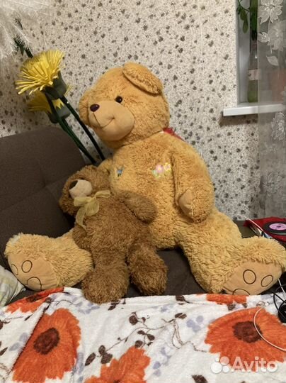 Большой плюшевый мишка