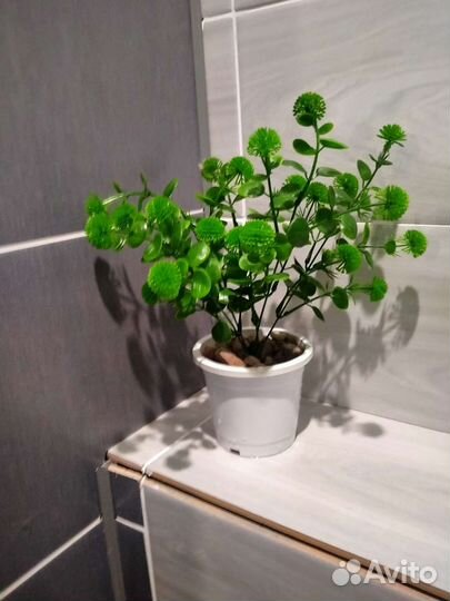 Искусственные цветы в горшках