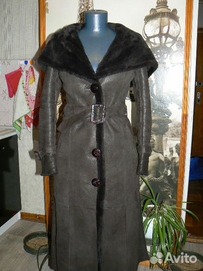 Дубленка натуральная с капюшоном XS