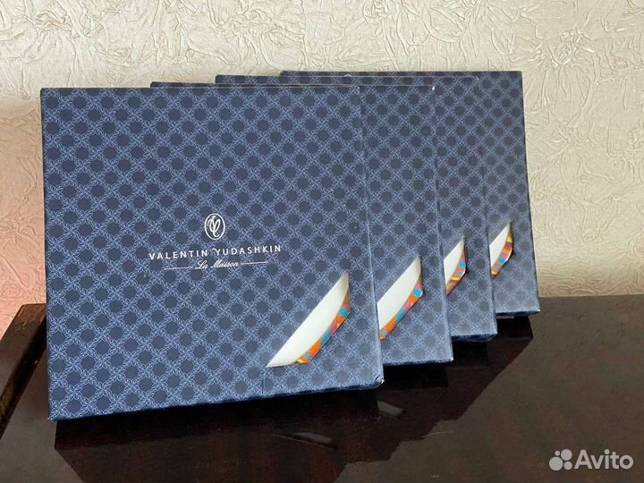 Тарелки Валентин Юдашкин