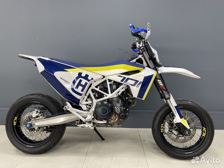 Husqvarna 701 Supermoto Custom