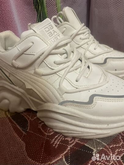 Кроссовки женские