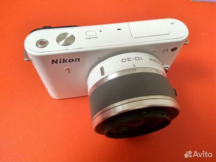 Nikon J1 с объективом 10-30mm