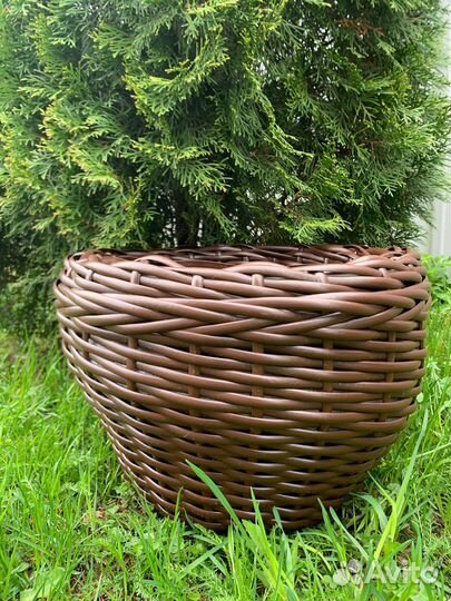 Кашпо для цветов плетеное из ротанга
