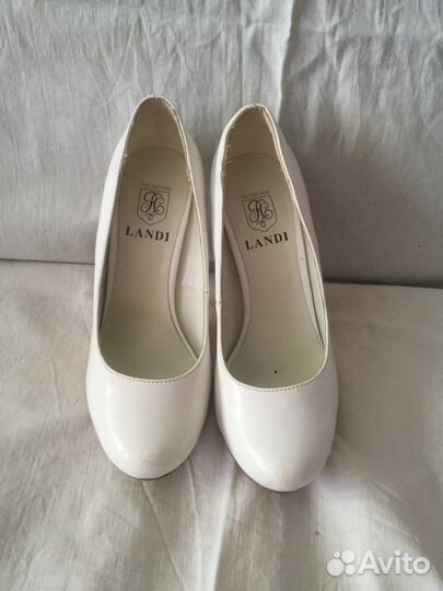 Белые туфли