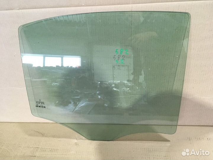 Стекло двери задней заднее правое Mercedes-Benz