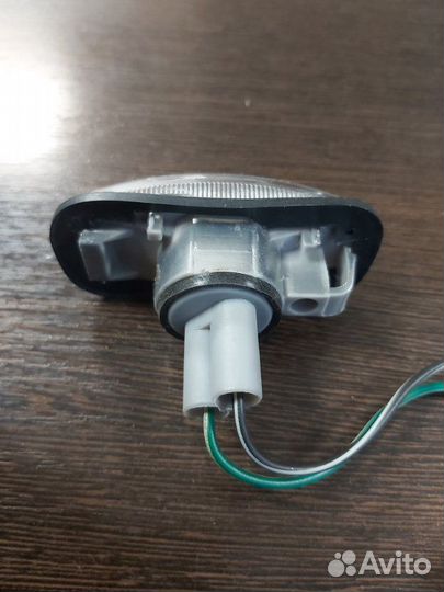 Поворотник Nissan Almera