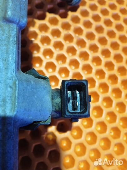 Рейка топливная (рампа) Geely MK Cross