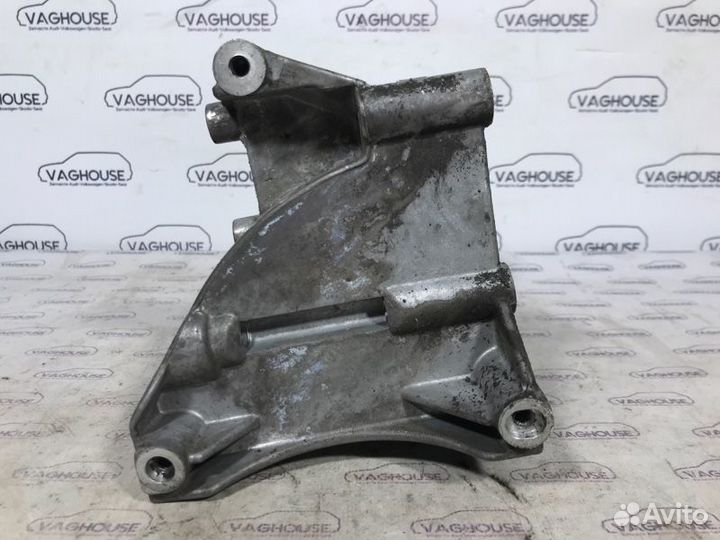 Кронштейн генератора Audi A4 B7 2.0 ALT 2008