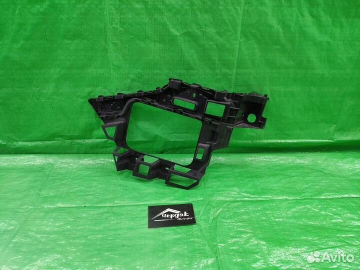 Направляющая бампера лев. зад. Volkswagen Touareg