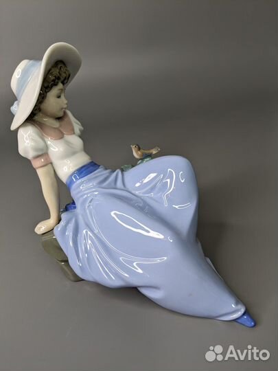 Статуэтка девушка с соловьем Nao by Lladro