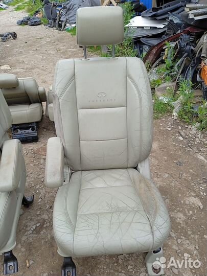 Сиденья передние пара Infiniti QX56