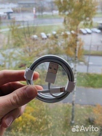Оригинальный кабель на iPhone