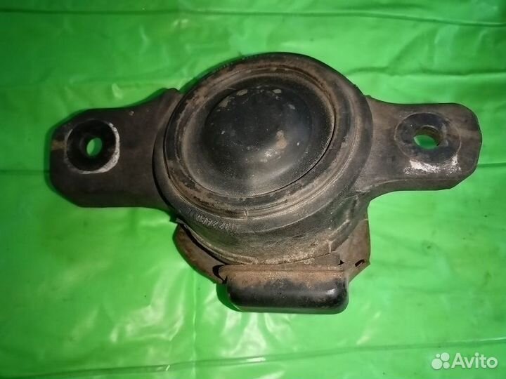 Опора двигателя левая на Subaru Forester SG9 2006г