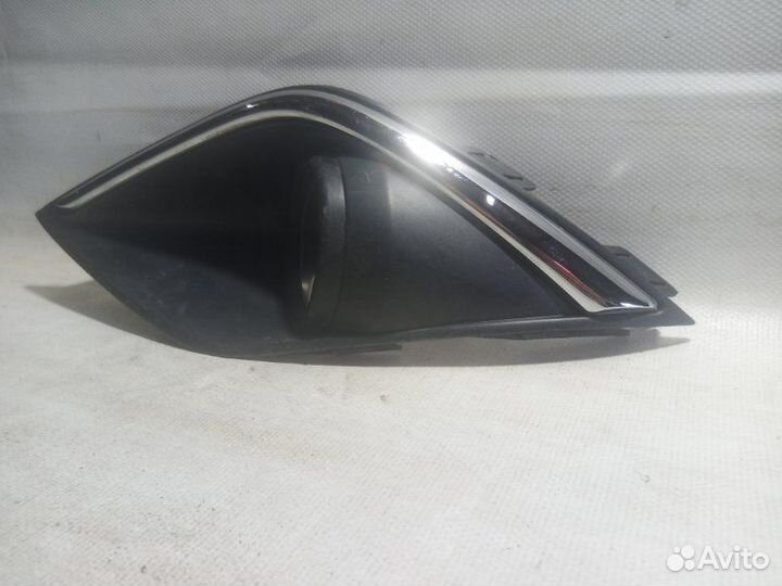 Накладка на туманку передняя левая Mitsubishi