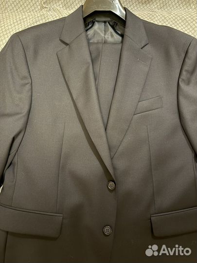 Черный мужской костюм