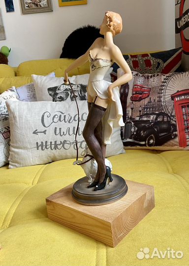 Статуэтка Дама с собачкой