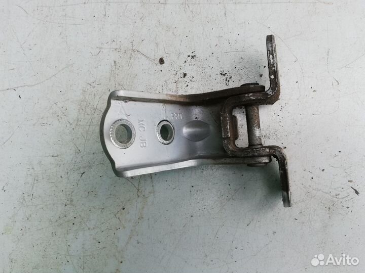 Комплект петлей на правую дверь Hyundai Solaris 1