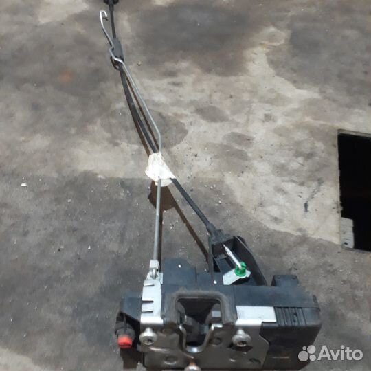 Замок задний правой двери Опель Вектра Б