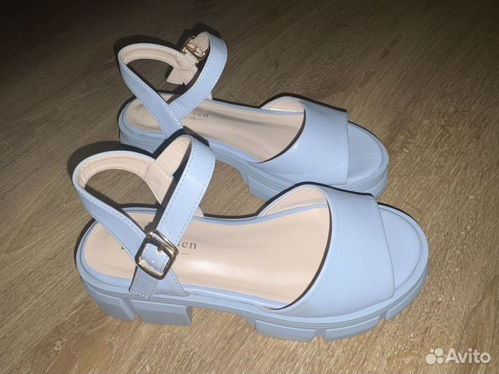 Босоножки голубые 36р