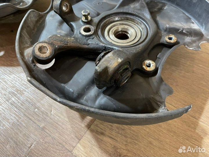 Кулаки задние Mercedes-Benz E320 S124 104.992 1994