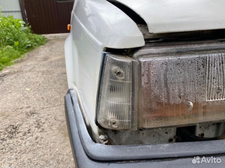 Поворотник передний правый Nissan Sunny B11