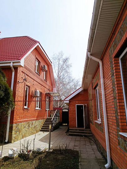 Дом 580 м² на участке 9 сот.