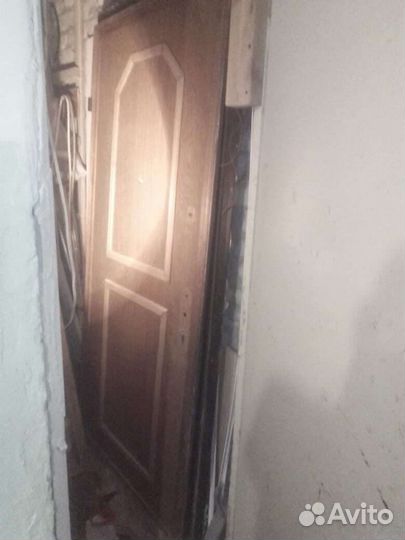 Дверь входная металлическая сейфовая б/у