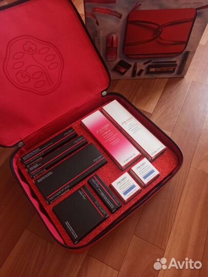 Подарочный набор косметики shiseido