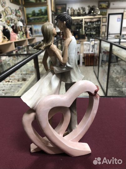 Статуэтка. Влюбленная пара. Встреча