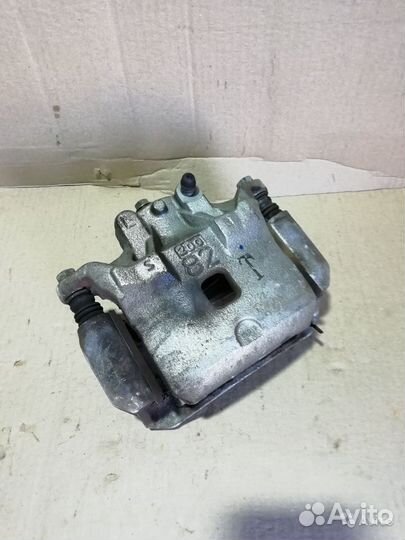 Суппорт тормозной левый передний Nissan Juke YF15