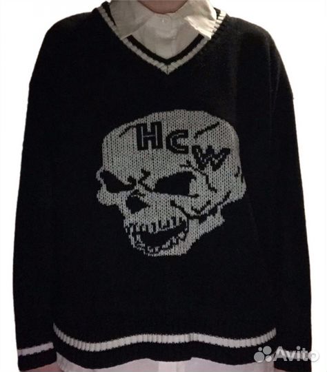 Свитер с черепом