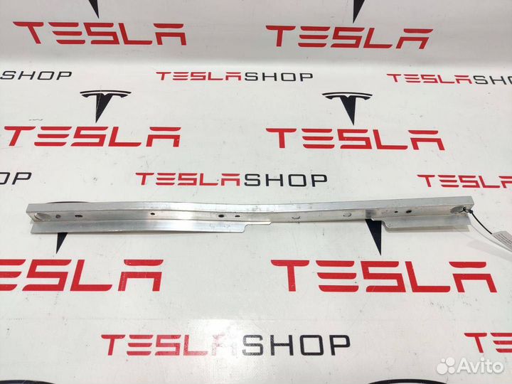 Планка держатель кронштейна АКБ Tesla Model 3 2019