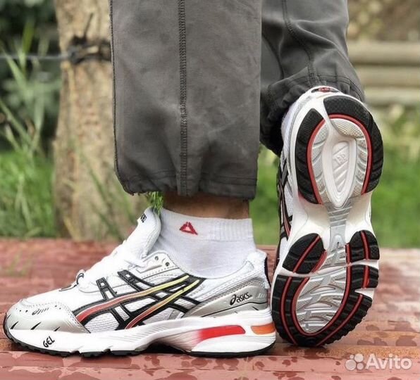 Кроссовки asics