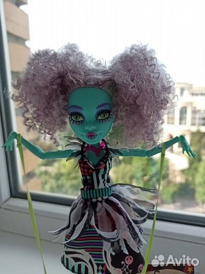 Кукла Монстер Хай Хани Мвомп Фрик Дю шик (цирк)