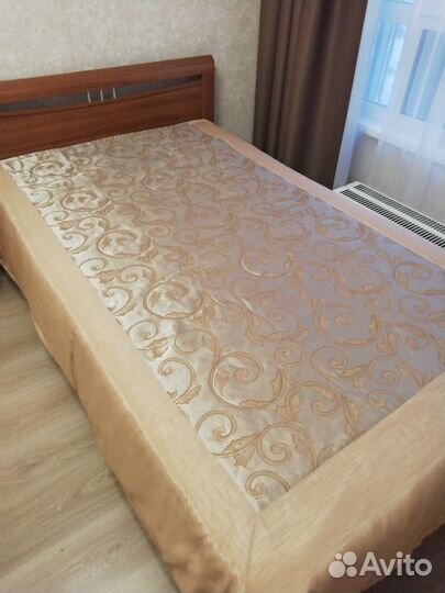 Покрывало на кровать атласное