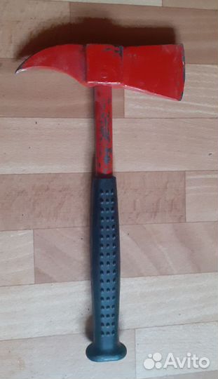 Топор пожарного