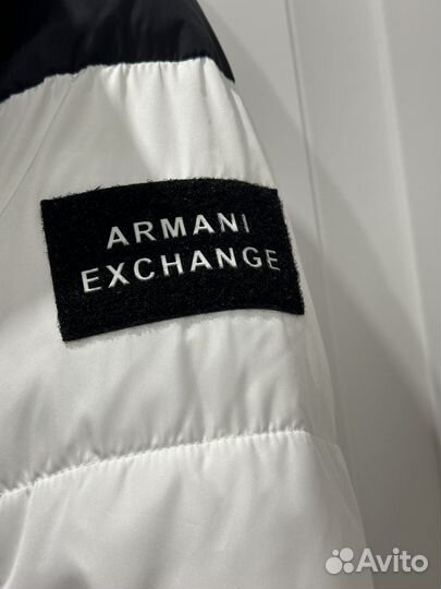 Пуховик женский Armani Exchange