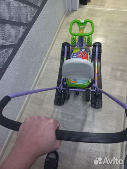 Снегокат с ручкой и колесами