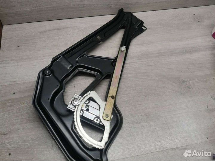 Стеклоподъемник Mercedes