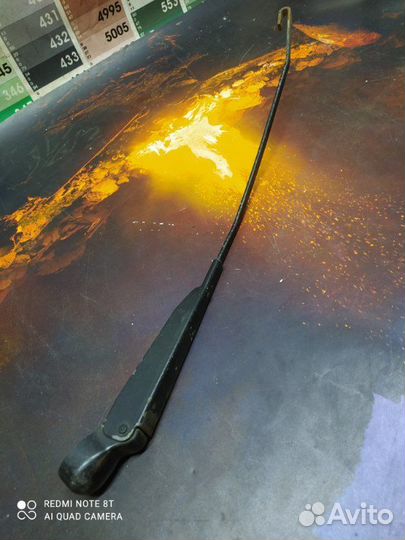 Поводок стеклоочистителя правый Renault Kangoo 1