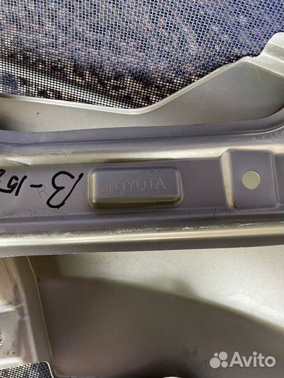 Продам крыло тойота корола