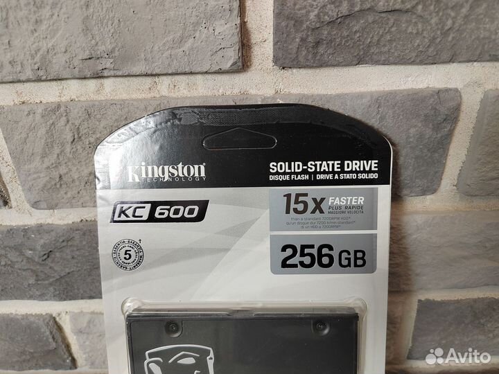 SSD 256 GB kingston 2,5 KC600 Новый