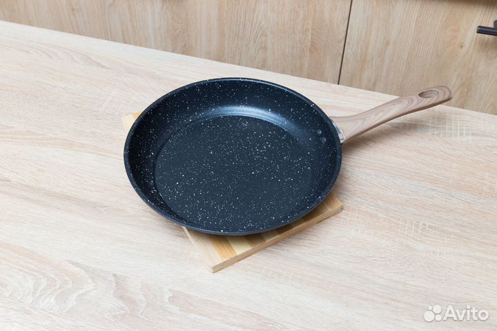 Сковорода 28см новая